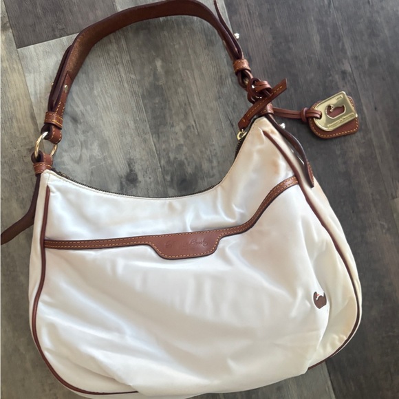 Dooney & Bourke cream nylon shoulder bag purse - Picture 3 of 4
